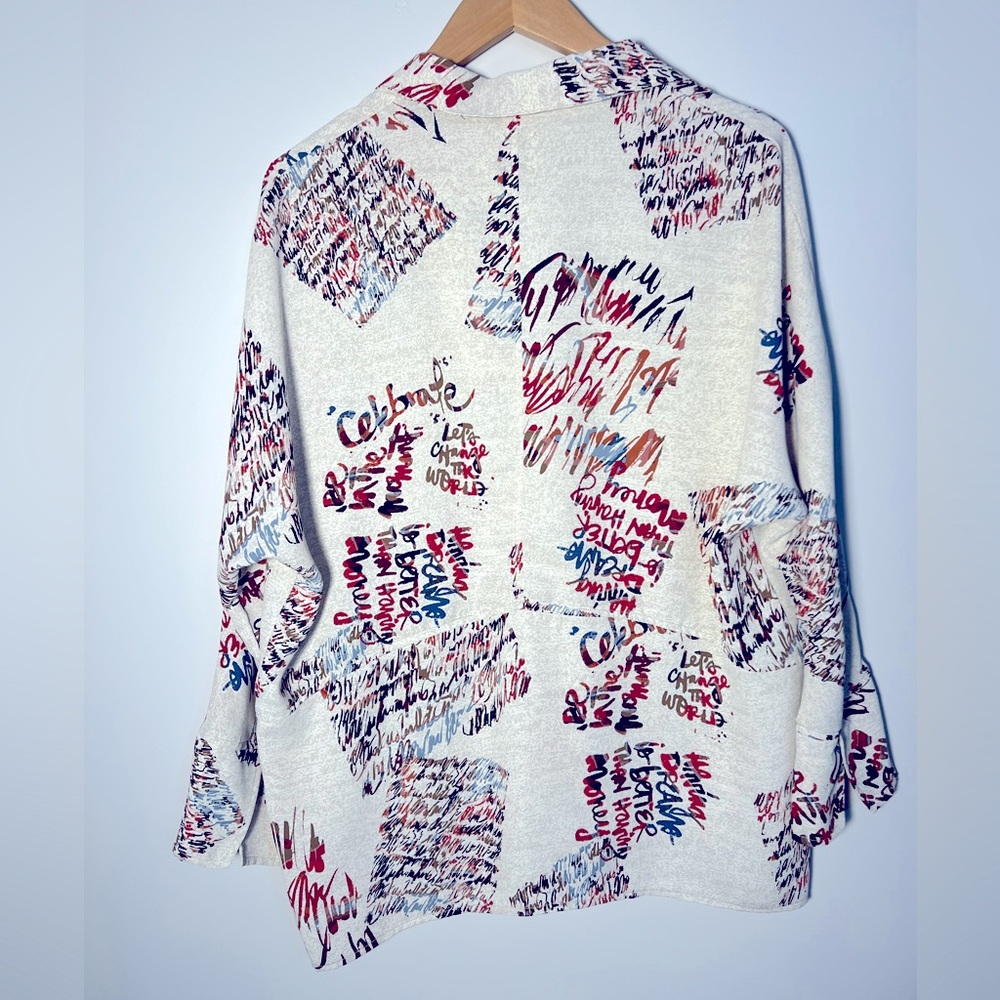 NIC + ZOE Scattered Letters V Neck Blouse Small Change the World - Picture 5 of 8